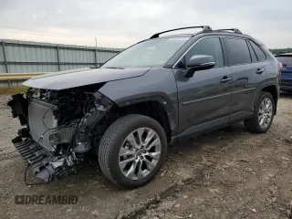2023 Toyota RAV4 XLE Premium z VIN 2T3A1RFV8PC390992, wystawiony jako Copart lot #56869225 z przebiegiem 27 676 mil mil oraz Szkoda całkowita • Salvage title. Historia ofert i sprzedaży dostępna na DreamBid. Obrazek 1.