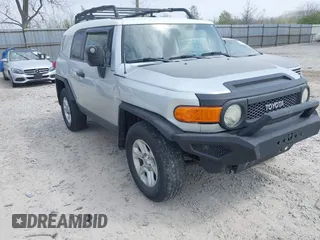 2007 Toyota FJ Cruiser with VIN JTEBU11F270030712, listed as a IAAI auction lot 42076564 with 265,000 mi miles. Bid and sale history available at carsss.com. Image 1.