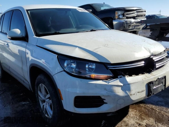 2014 Volkswagen Tiguan SE with VIN WVGAV3AXXEW626089, listed as a Copart auction lot 43056995 with 140,070 mi miles and Salvage title. Bid and sale history available at DreamBid. Image 4.