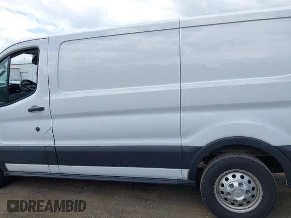 2020 Ford Transit Cargo z VIN 1FTBR2Y80LKB22354, wystawiony jako IAAI lot #42347579 z przebiegiem 64 513 mil mil oraz . Historia ofert i sprzedaży dostępna na DreamBid. Obrazek 14.