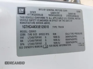 2009 GMC Sierra 2500HD z VIN 1GTHC44KX9E129618, wystawiony jako IAAI lot #41351695 z przebiegiem 133 304 mil mil oraz . Historia ofert i sprzedaży dostępna na DreamBid. Obrazek 9.
