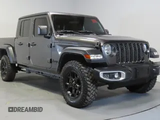 2023 Jeep Gladiator Freedom с VIN 1C6JJTAG9PL557861, выставлен на аукционе Copart как лот 56429485 с пробегом 44 716 миль миль и Списание • Salvage title. История ставок и продаж доступна на DreamBid. Изображение 1.