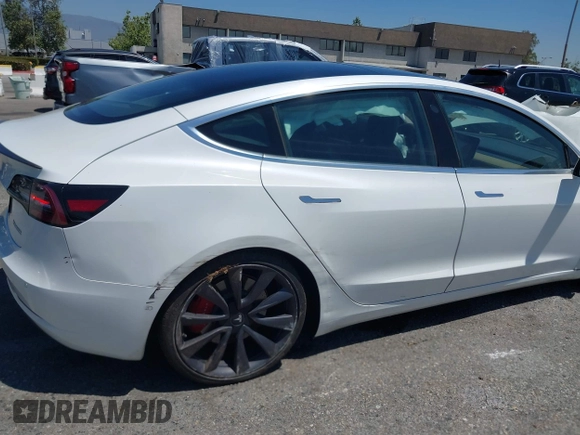 2020 Tesla Model 3 Performance z VIN 5YJ3E1EC6LF805448, wystawiony jako IAAI lot #42207433 z przebiegiem 114 412 mil mil oraz . Historia ofert i sprzedaży dostępna na DreamBid. Obrazek 20.