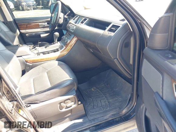 2011 Land Rover Range Rover Sport HSE z VIN SALSF2D4XBA704549, wystawiony jako IAAI lot #42641832 z przebiegiem 245 162 mil mil oraz . Historia ofert i sprzedaży dostępna na DreamBid. Obrazek 5.