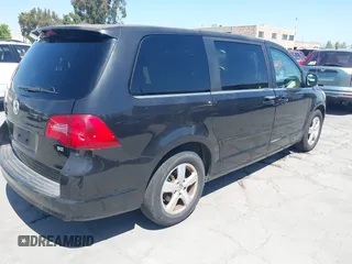 2010 Volkswagen Routan SE z VIN 2V4RW3D11AR295018, wystawiony jako IAAI lot #42404332 z przebiegiem 162 509 mil mil oraz . Historia ofert i sprzedaży dostępna na DreamBid. Obrazek 4.