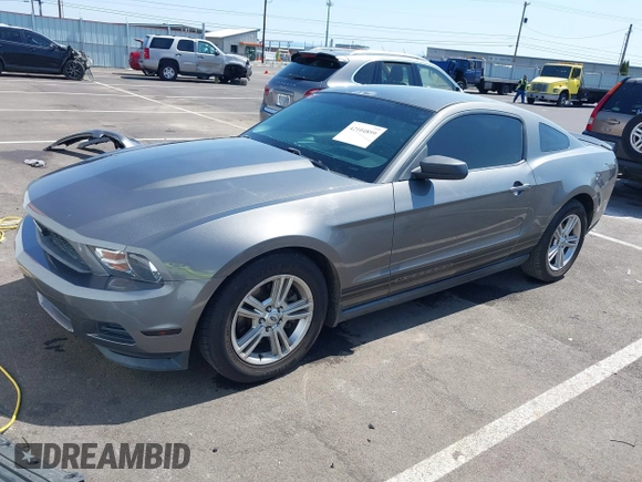 2011 Ford Mustang V6 z VIN 1ZVBP8AMXB5105751, wystawiony jako IAAI lot #42104899 z przebiegiem 70 178 mil mil oraz . Historia ofert i sprzedaży dostępna na DreamBid. Obrazek 17.