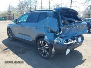 2020 Volvo XC40 R-Design z VIN YV4162UM9L2348168, wystawiony jako IAAI lot #42057660 z przebiegiem 19 822 mil mil oraz . Historia ofert i sprzedaży dostępna na DreamBid. Obrazek 3.