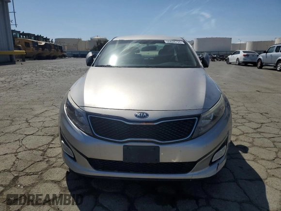 2015 Kia Optima LX z VIN 5XXGM4A72FG451508, wystawiony jako Copart lot #55628795 z przebiegiem 125 947 mil mil oraz Szkoda całkowita • Salvage title. Historia ofert i sprzedaży dostępna na DreamBid. Obrazek 5.