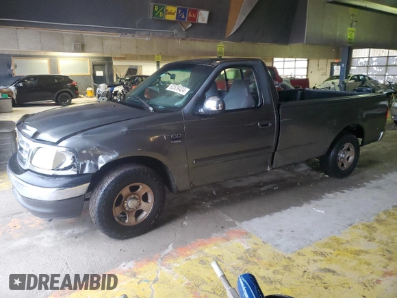 2002 Ford F-150 XL with VIN 1FTRF17W72NA55539, listed as a Copart auction lot 82529424 with 181,747 mi miles and Salvage Title. Bid and sale history available at carsss.com. Image 1.