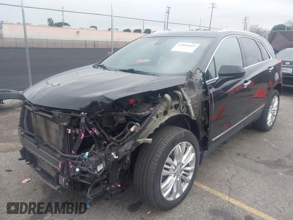 2019 Cadillac XT5 Premium Luxury FWD z VIN 1GYKNERS3KZ134635, wystawiony jako IAAI lot #41889843 z przebiegiem 56 044 mil mil oraz . Historia ofert i sprzedaży dostępna na DreamBid. Obrazek 17.