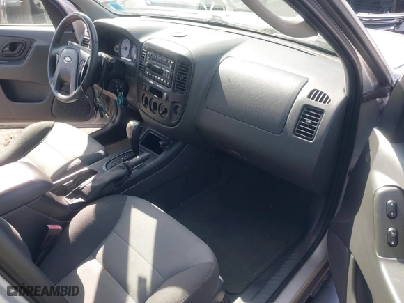 2006 Ford Escape XLS with VIN 1FMYU92Z36KA86730, listed as a IAAI auction lot 41520041 with 59,218 mi miles. Bid and sale history available at carsss.com. Image 5.