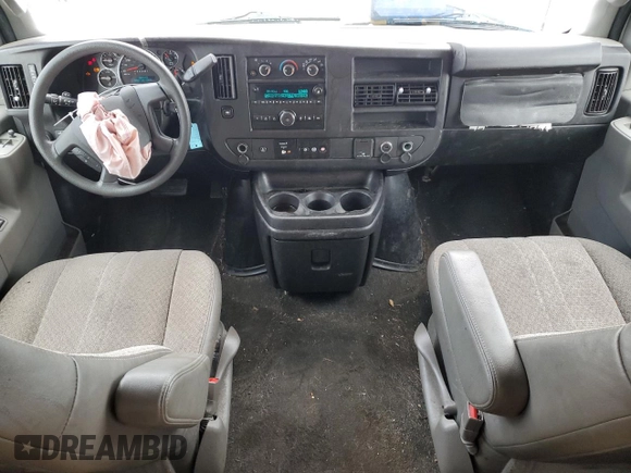 2017 Chevrolet Express Passenger LT z VIN 1GAZGMFG3H1258512, wystawiony jako Copart lot #62822304 z przebiegiem 56 009 mil mil oraz Nie do naprawy • Non repairable. Historia ofert i sprzedaży dostępna na DreamBid. Obrazek 8.