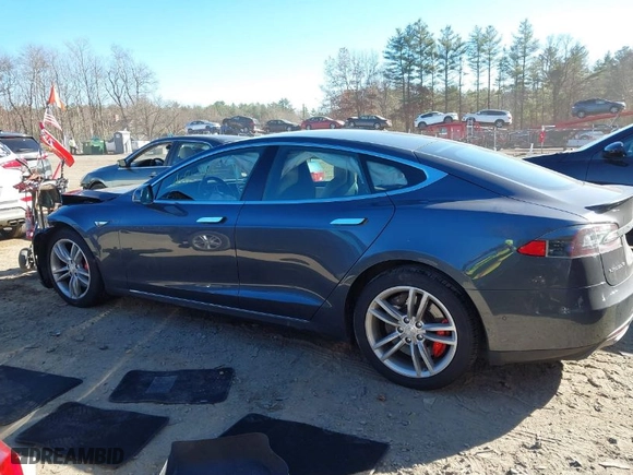2014 Tesla Model S P85D with VIN 5YJSA1H23EFP62992, listed as a IAAI auction lot 40857026 with 107,184 mi miles. Bid and sale history available at carsss.com. Image 15.
