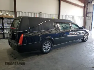 2011 Cadillac DTS Professional Limousine z VIN 1GE7K9C61BU600591, wystawiony jako Copart lot #55618735 z przebiegiem 31 702 mil mil oraz Tytuł czysty. Historia ofert i sprzedaży dostępna na DreamBid. Obrazek 3.