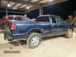 2000 GMC Sonoma SLS with VIN 1GTDT19W2Y8243957, listed as a Copart auction lot 42683455 with 182,447 mi miles and Salvage Title. Bid and sale history available at carsss.com. Image 3.