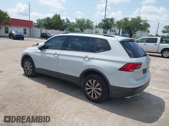 2018 Volkswagen Tiguan S с VIN 3VV1B7AX5JM097778, выставлен на аукционе IAAI как лот 42384582 с пробегом 244 180 миль миль и . История ставок и продаж доступна на DreamBid. Изображение 3.