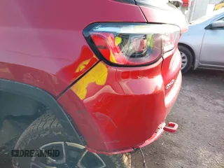 2025 Jeep Compass Trailhawk z VIN 3C4NJDDN0ST551132, wystawiony jako IAAI lot #41905784 z przebiegiem 1 573 mil mil oraz . Historia ofert i sprzedaży dostępna na DreamBid. Obrazek 19.