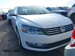2013 Volkswagen Passat SEL Premium z VIN 1VWCP7A33DC071818, wystawiony jako IAAI lot #41905651 z przebiegiem 172 911 mil mil oraz . Historia ofert i sprzedaży dostępna na DreamBid. Obrazek 6.