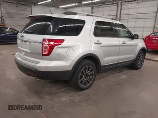 2014 Ford Explorer XLT z VIN 1FM5K8D8XEGA15680, wystawiony jako IAAI lot #42194829 z przebiegiem 179 946 mil mil oraz . Historia ofert i sprzedaży dostępna na DreamBid. Obrazek 4.