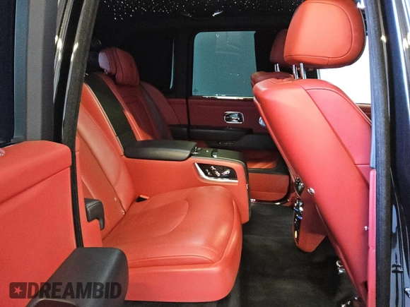 2020 Rolls-Royce Cullinan z VIN SLATV4C09LU114598, wystawiony jako Copart lot #77477184 z przebiegiem 28 391 mil mil oraz Tytuł czysty. Historia ofert i sprzedaży dostępna na DreamBid. Obrazek 11.
