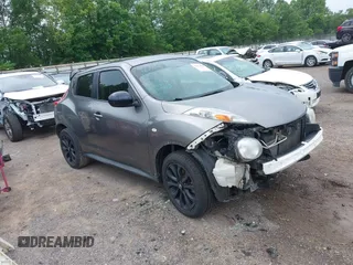 2013 Nissan Juke SV z VIN JN8AF5MR2DT223447, wystawiony jako IAAI lot #42232800 z przebiegiem 204 907 mil mil oraz . Historia ofert i sprzedaży dostępna na DreamBid. Obrazek 1.