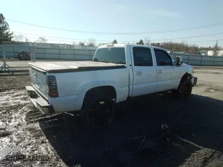 2006 Chevrolet Silverado 1500 LT1 with VIN 2GCEK13T861200827, listed as a Copart auction lot 47781385 with 164,997 mi miles and Salvage Title. Bid and sale history available at carsss.com. Image 3.