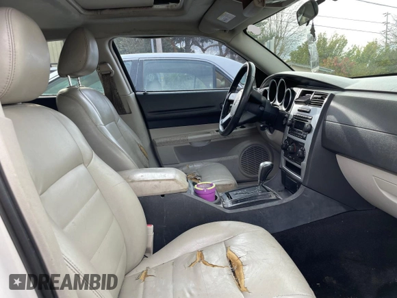 2006 Dodge Magnum R/T z VIN 2D4GZ57226H398988, wystawiony jako Copart lot #53761095 z przebiegiem Nie podano mil oraz Czysty tytuł • Clean title. Historia ofert i sprzedaży dostępna na DreamBid. Obrazek 5.