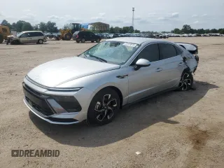 2024 Hyundai Sonata SEL z VIN KMHL64JA7RA398112, wystawiony jako Copart lot #57574075 z przebiegiem 2 429 mil mil oraz Nie do naprawy • Non repairable. Historia ofert i sprzedaży dostępna na DreamBid. Obrazek 1.