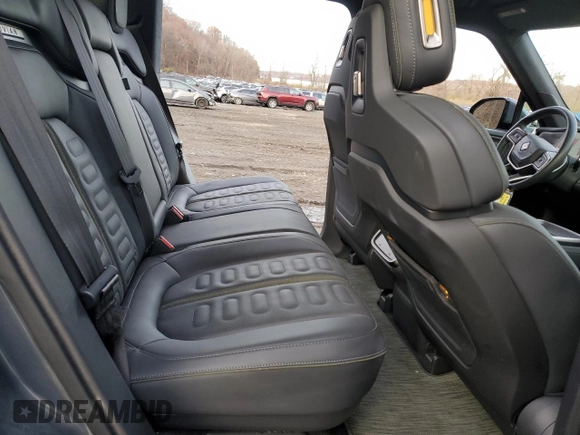 2023 Rivian R1T Adventure z VIN 7FCTGBAA8PN028065, wystawiony jako Copart lot #81941474 z przebiegiem 16 060 mil mil oraz Szkoda całkowita • Salvage title. Historia ofert i sprzedaży dostępna na DreamBid. Obrazek 10.