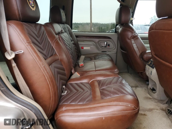2000 Cadillac Escalade z VIN 1GYEK63R9YR218680, wystawiony jako Copart lot #87393204 z przebiegiem 295 494 mil mil oraz Szkoda całkowita • Salvage title. Historia ofert i sprzedaży dostępna na DreamBid. Obrazek 10.