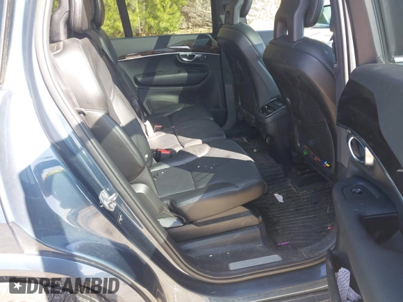2018 Volvo XC90 Momentum with VIN YV4102PK7J1351715, listed as a IAAI auction lot 41901889 with 97,513 mi miles. Bid and sale history available at carsss.com. Image 8.