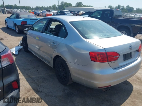 2013 Volkswagen Jetta SE with VIN 3VWDX7AJ3DM404990, listed as a IAAI auction lot 42584934 with 164,126 mi miles and . Bid and sale history available at DreamBid. Image 3.