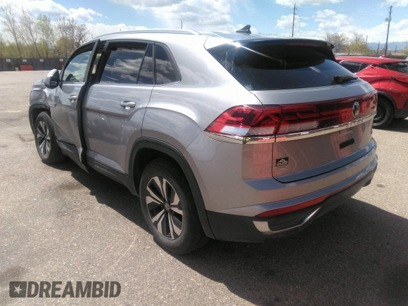 2024 Volkswagen Atlas SE with VIN 1V2LE2CAXRC206712, listed as a IAAI auction lot 42056806 with 15,670 mi miles and . Bid and sale history available at DreamBid. Image 3.