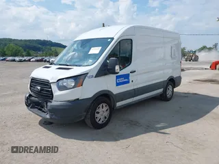 2018 Ford Transit z VIN 1FTYE1CM1JKA97062, wystawiony jako IAAI lot #42728269 z przebiegiem 103 586 mil mil oraz . Historia ofert i sprzedaży dostępna na DreamBid. Obrazek 17.