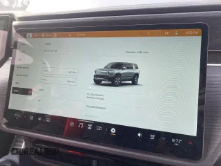 2024 Rivian R1S Adventure z VIN 7PDSGBBA7RN044642, wystawiony jako Copart lot #62567904 z przebiegiem 1888 mil mil oraz Szkody całkowita. Historia ofert i sprzedaży dostępna na DreamBid. Obrazek 9.