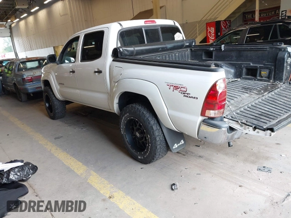 2007 Toyota Tacoma with VIN 5TELU42NX7Z435698, listed as a IAAI auction lot 42243332 with 207,618 mi miles and . Bid and sale history available at DreamBid. Image 3.