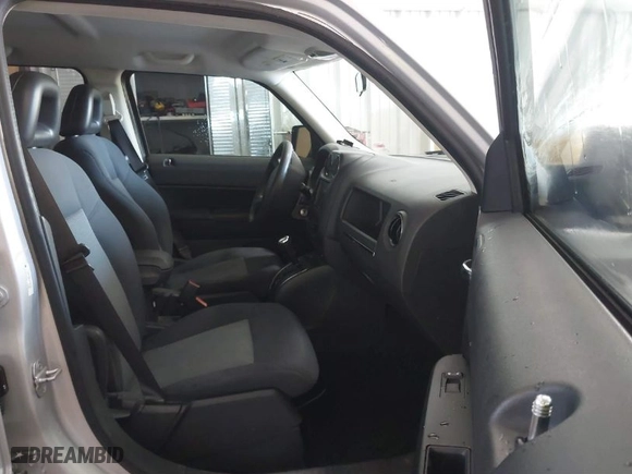 2009 Jeep Patriot Sport with VIN 1J4FT28BX9D160194, listed as a IAAI auction lot 41253940 with 104,339 mi miles. Bid and sale history available at carsss.com. Image 5.