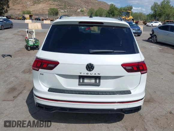 2023 Volkswagen Tiguan SE R-Line Black z VIN 3VVCB7AX3PM115373, wystawiony jako IAAI lot #42257944 z przebiegiem 22 316 mil mil oraz . Historia ofert i sprzedaży dostępna na DreamBid. Obrazek 16.