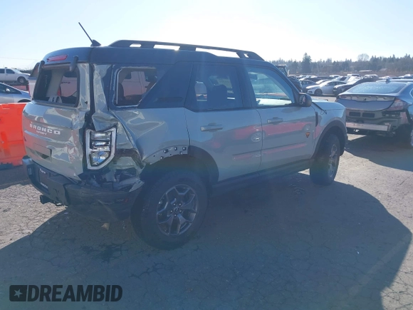 2024 Ford Bronco Sport Badlands z VIN 3FMCR9D9XRRE94327, wystawiony jako IAAI lot #41681554 z przebiegiem 8 050 mil mil oraz . Historia ofert i sprzedaży dostępna na DreamBid. Obrazek 4.