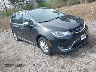 2018 Chrysler Pacifica Hybrid Limited z VIN 2C4RC1N71JR230065, wystawiony jako IAAI lot #41937247 z przebiegiem 77 776 mil mil oraz . Historia ofert i sprzedaży dostępna na DreamBid. Obrazek 1.