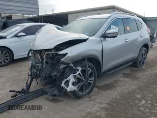 2020 Nissan Rogue SV z VIN JN8AT2MT2LW017772, wystawiony jako IAAI lot #42035440 z przebiegiem 47 503 mil mil oraz . Historia ofert i sprzedaży dostępna na DreamBid. Obrazek 2.