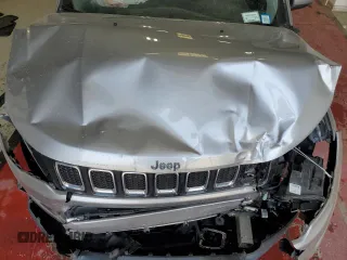 2018 Jeep Compass Latitude z VIN 3C4NJDBB3JT360814, wystawiony jako Copart lot #55018455 z przebiegiem 69 582 mil mil oraz Szkoda całkowita • Salvage title. Historia ofert i sprzedaży dostępna na DreamBid. Obrazek 12.