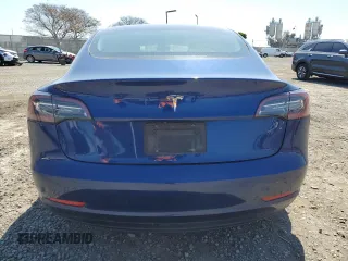 2023 Tesla Model 3 z VIN 5YJ3E1EA2PF462187, wystawiony jako Copart lot #50172395 z przebiegiem 70 225 mil mil oraz Szkoda całkowita • Salvage title. Historia ofert i sprzedaży dostępna na DreamBid. Obrazek 6.