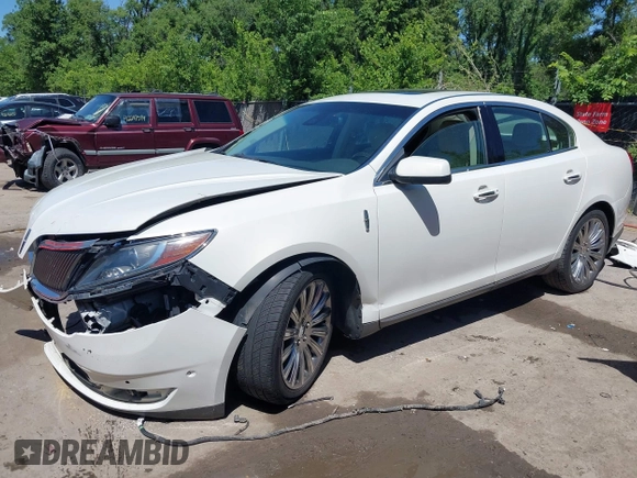 2013 Lincoln MKS z VIN 1LNHL9DK4DG611605, wystawiony jako IAAI lot #42271526 z przebiegiem 204 239 mil mil oraz . Historia ofert i sprzedaży dostępna na DreamBid. Obrazek 2.