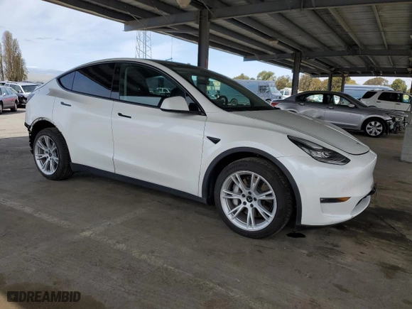 2021 Tesla Model Y Long Range with VIN 5YJYGDEE0MF267186, listed as a Copart auction lot 51966475 with 60,590 mi miles and Salvage Title. Bid and sale history available at carsss.com. Image 4.