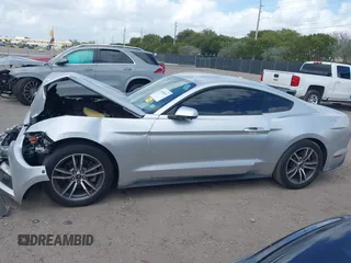 2016 Ford Mustang EcoBoost z VIN 1FA6P8TH5G5305096, wystawiony jako IAAI lot #41908211 z przebiegiem 106 585 mil mil oraz . Historia ofert i sprzedaży dostępna na DreamBid. Obrazek 14.