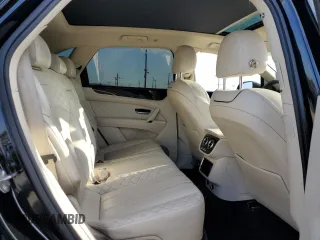 2017 Bentley Bentayga W12 z VIN SJAAC2ZV5HC015773, wystawiony jako Copart lot #66370354 z przebiegiem 65 944 mil mil oraz Szkoda całkowita • Salvage title. Historia ofert i sprzedaży dostępna na DreamBid. Obrazek 11.
