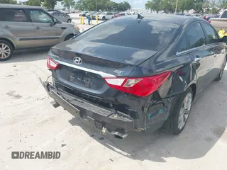 2011 Hyundai Sonata SE z VIN 5NPEC4AB4BH178519, wystawiony jako IAAI lot #42369746 z przebiegiem 107 067 mil mil oraz . Historia ofert i sprzedaży dostępna na DreamBid. Obrazek 6.