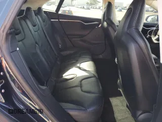 2013 Tesla Model S z VIN 5YJSA1CN8DFP05395, wystawiony jako Copart lot #51771645 z przebiegiem 111 851 mil mil oraz Szkoda całkowita • Salvage title. Historia ofert i sprzedaży dostępna na DreamBid. Obrazek 11.