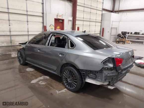 2015 Volkswagen Passat 2.0L TDI SE w/Sunroof with VIN 1VWBV7A3XFC094226, listed as a IAAI auction lot 41838239 with 169,737 mi miles. Bid and sale history available at carsss.com. Image 3.